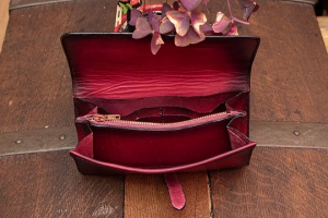 Červená/vínová peněženka s lilií